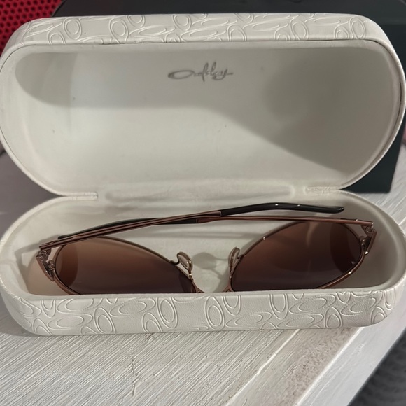 Oakley Aviator Sunglasses with Brown Lenses - Picture 2 of 5